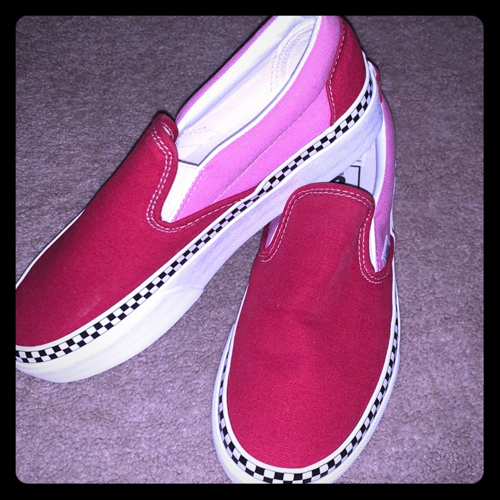 ❤️ checkered pink and red Vans❤️